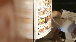 打掃房間意外發現表妹的小秘密極品亂倫穿著衣服