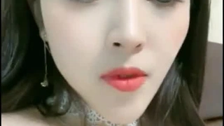 91C仔團夥漏網大神重出江湖老司機探花❤️約炮個身材玲瓏的零零後嫩妹，穿上黑絲高跟各種姿勢操…