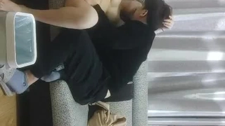 正在洗碗的老婆，从后面调戏一翻