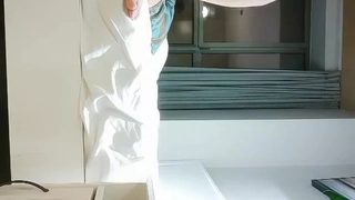 年轻的美国学生在POV裸体视频中