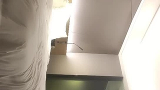 眼睁睁看着精液从骚逼里流出来好不好~