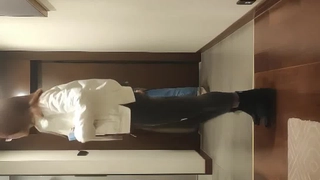酒店約操肉感美女，女僕裝大肥臀，靈活舌頭舔屌，懟著騷穴深插…