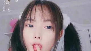 FC2PPV-2828810 【巫女キツネ】普段はOL。里では美人レイヤー 初めての个撮で手マンされて潮吹き。